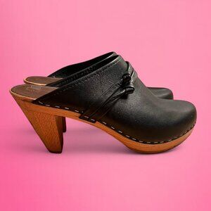 Vintage Y2K black leather clogs